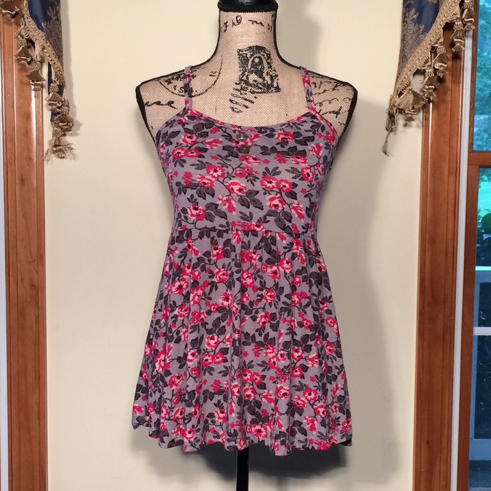 Spoiled. Gray and floral top. L